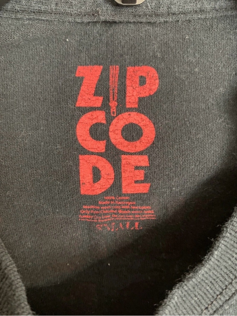 Zip Code Tour Women’s cropped KISS Black Graphic American Flag Tongue SIZE S - Picture 3 of 3